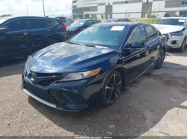 4T1B61HK0JU599085 2018 TOYOTA CAMRY - Image 2