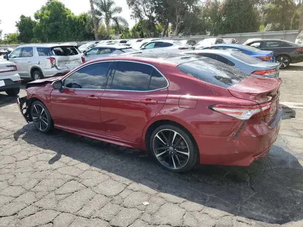 4T1B61HK0JU632425 2018 TOYOTA CAMRY - Image 2