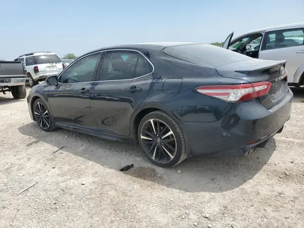 4T1B61HK0JU640136 2018 TOYOTA CAMRY - Image 2