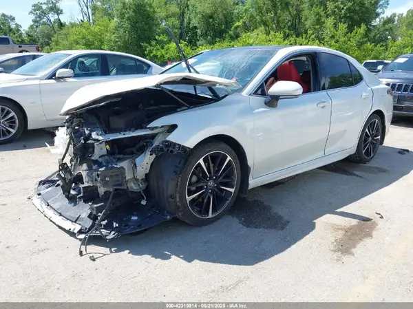 4T1B61HK0JU652027 2018 TOYOTA CAMRY - Image 2