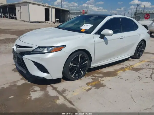 4T1B61HK0JU663335 2018 TOYOTA CAMRY - Image 2