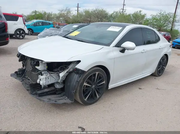 4T1B61HK0JU668518 2018 TOYOTA CAMRY - Image 2