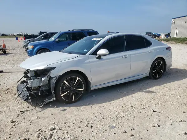 4T1B61HK0KU690858 2019 TOYOTA CAMRY - Image 1