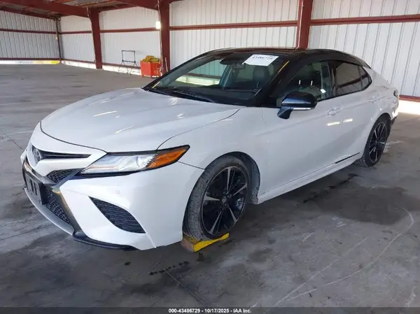 4T1B61HK1JU003112 2018 TOYOTA CAMRY - Image 2