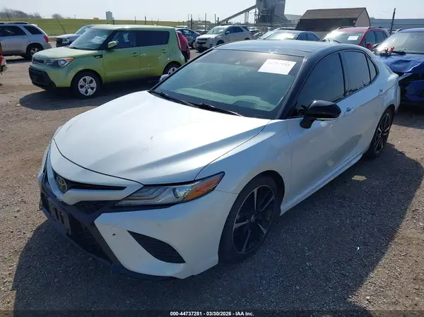 4T1B61HK1JU020427 2018 TOYOTA CAMRY - Image 2
