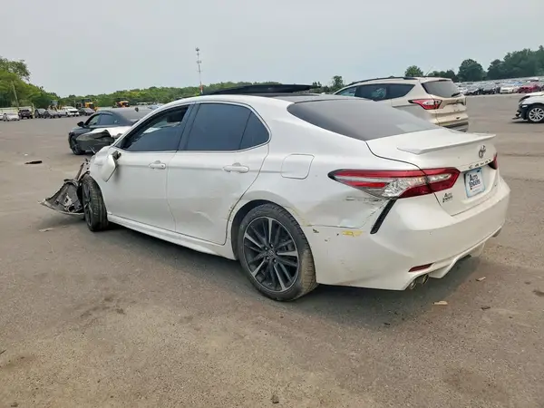 4T1B61HK1JU034974 2018 TOYOTA CAMRY - Image 2