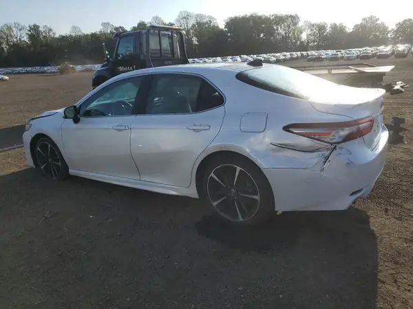 4T1B61HK1JU035171 2018 TOYOTA CAMRY - Image 2
