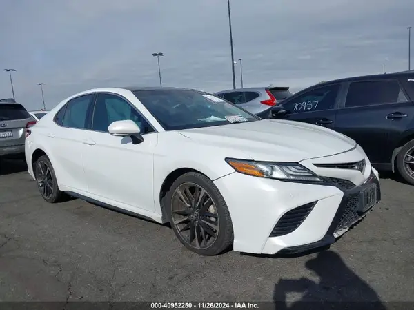 4T1B61HK1JU044226 2018 TOYOTA CAMRY - Image 1