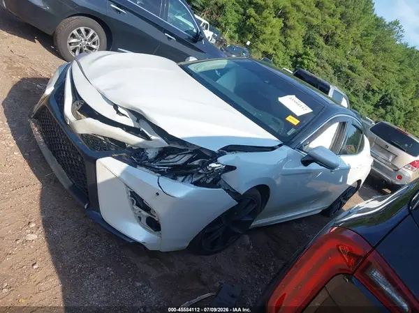 4T1B61HK1JU049698 2018 TOYOTA CAMRY - Image 2