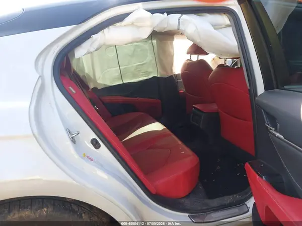 4T1B61HK1JU049698 2018 TOYOTA CAMRY - Image 8
