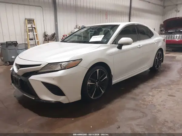 4T1B61HK1JU072379 2018 TOYOTA CAMRY - Image 2