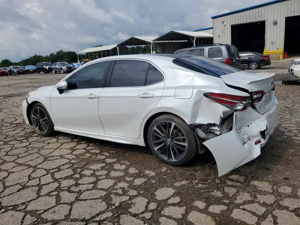 4T1B61HK1JU074987 2018 TOYOTA CAMRY - Image 2