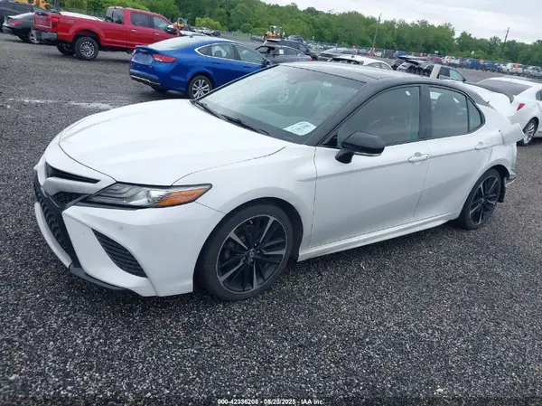 4T1B61HK1JU077100 2018 TOYOTA CAMRY - Image 2