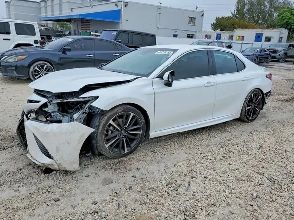 4T1B61HK1JU077890 2018 TOYOTA CAMRY - Image 1
