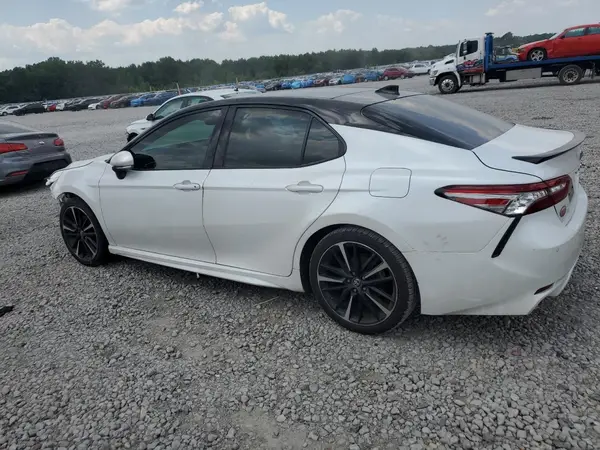 4T1B61HK1JU080417 2018 TOYOTA CAMRY - Image 2