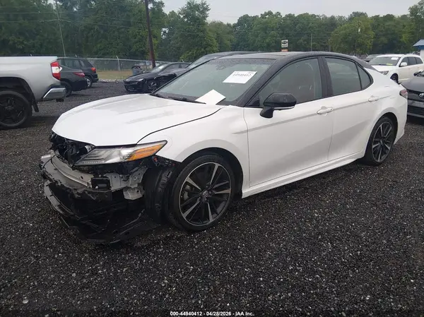 4T1B61HK1JU085102 2018 TOYOTA CAMRY - Image 2