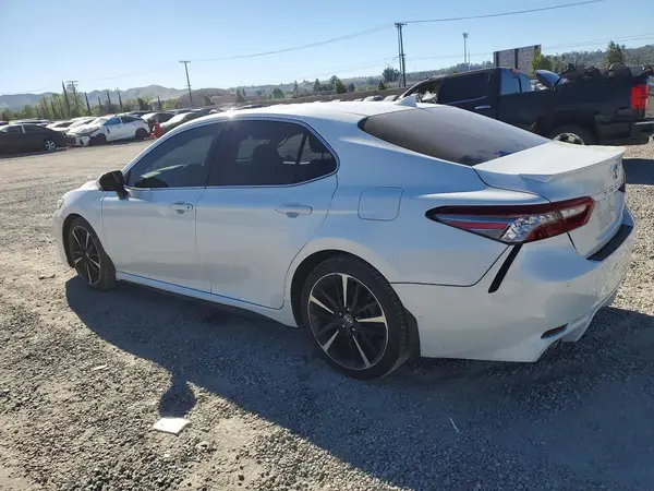 4T1B61HK1JU087626 2018 TOYOTA CAMRY - Image 2