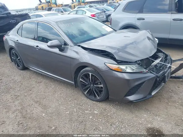 4T1B61HK1JU090283 2018 TOYOTA CAMRY - Image 1