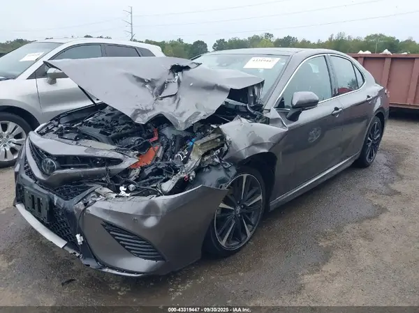 4T1B61HK1JU097900 2018 TOYOTA CAMRY - Image 2