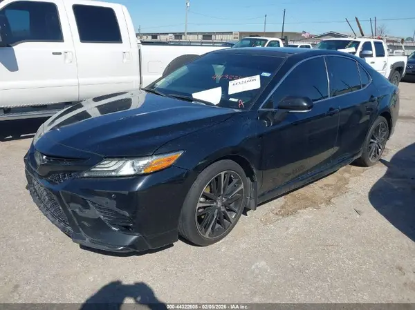 4T1B61HK1JU107762 2018 TOYOTA CAMRY - Image 2