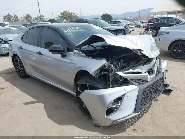 4T1B61HK1JU113562 2018 TOYOTA CAMRY - Image 1