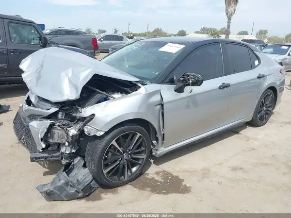 4T1B61HK1JU113562 2018 TOYOTA CAMRY - Image 2