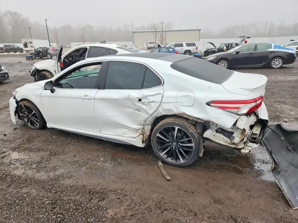 4T1B61HK1JU114064 2018 TOYOTA CAMRY - Image 2