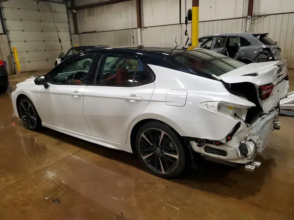 4T1B61HK1JU123430 2018 TOYOTA CAMRY - Image 2