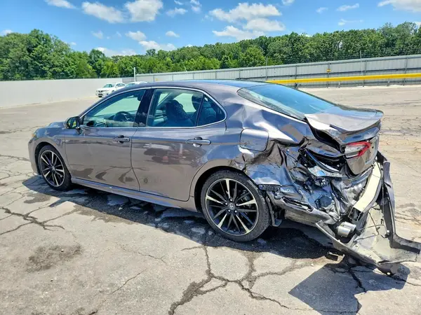 4T1B61HK1JU123542 2018 TOYOTA CAMRY - Image 2