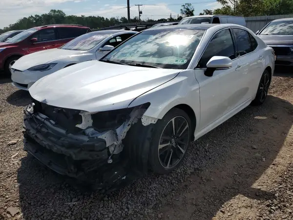 4T1B61HK1JU123735 2018 TOYOTA CAMRY - Image 1