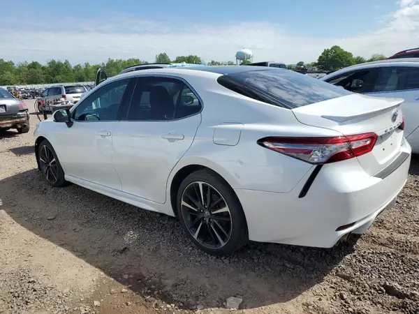 4T1B61HK1JU123735 2018 TOYOTA CAMRY - Image 2