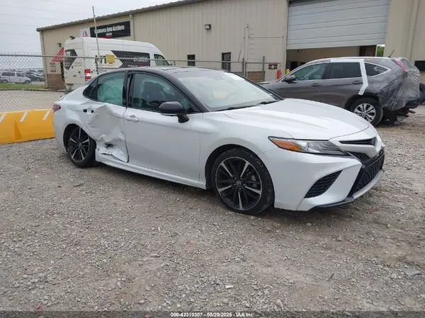 4T1B61HK1JU126263 2018 TOYOTA CAMRY - Image 1