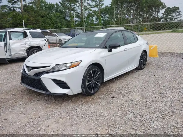 4T1B61HK1JU126263 2018 TOYOTA CAMRY - Image 2