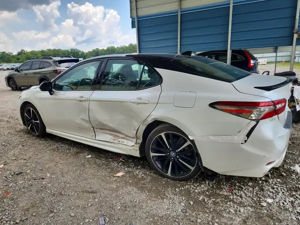 4T1B61HK1JU126859 2018 TOYOTA CAMRY - Image 2