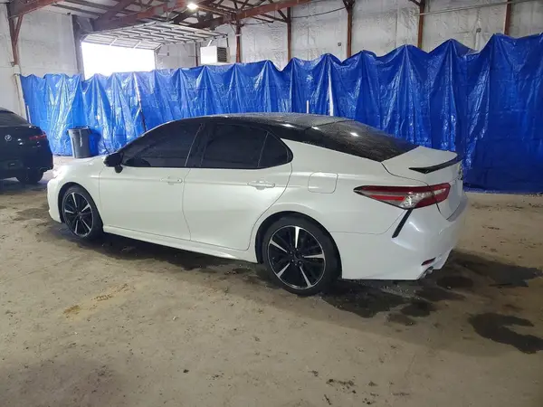 4T1B61HK1JU127462 2018 TOYOTA CAMRY - Image 2