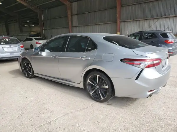 4T1B61HK1JU129230 2018 TOYOTA CAMRY - Image 2