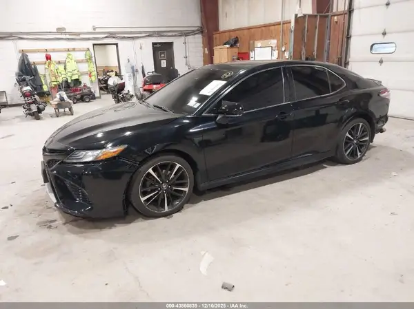 4T1B61HK1JU131883 2018 TOYOTA CAMRY - Image 2