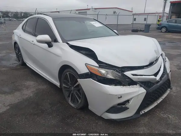 4T1B61HK1JU132208 2018 TOYOTA CAMRY - Image 1