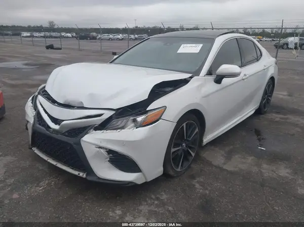 4T1B61HK1JU132208 2018 TOYOTA CAMRY - Image 2