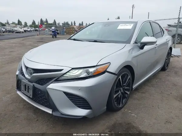 4T1B61HK1JU135271 2018 TOYOTA CAMRY - Image 2