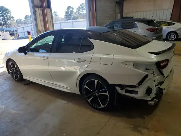 4T1B61HK1JU136260 2018 TOYOTA CAMRY - Image 2