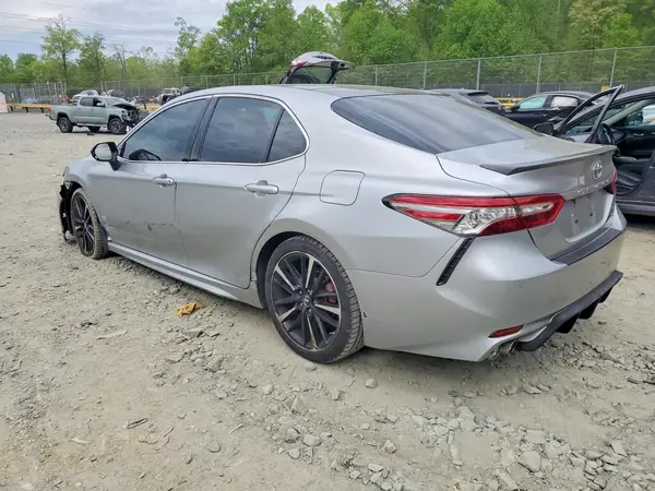 4T1B61HK1JU139420 2018 TOYOTA CAMRY - Image 2