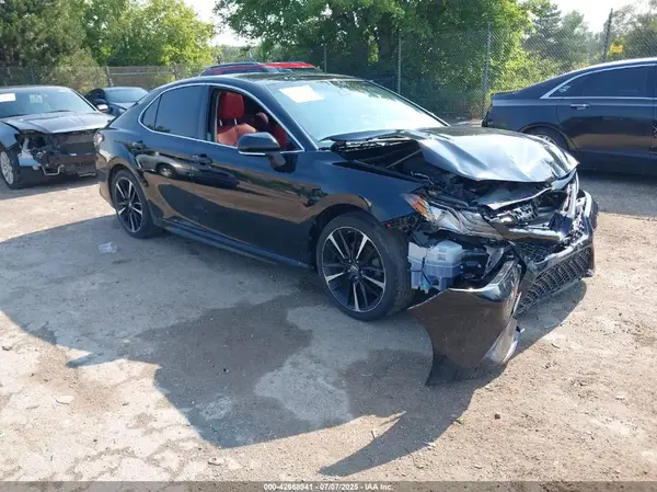 4T1B61HK1JU143581 2018 TOYOTA CAMRY - Image 1