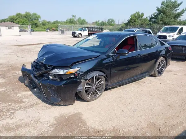4T1B61HK1JU143581 2018 TOYOTA CAMRY - Image 2