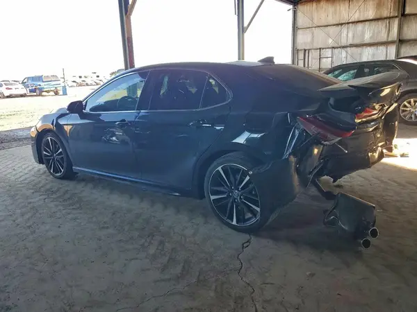 4T1B61HK1JU143631 2018 TOYOTA CAMRY - Image 2