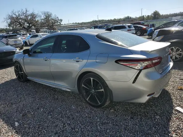 4T1B61HK1JU144925 2018 TOYOTA CAMRY - Image 2
