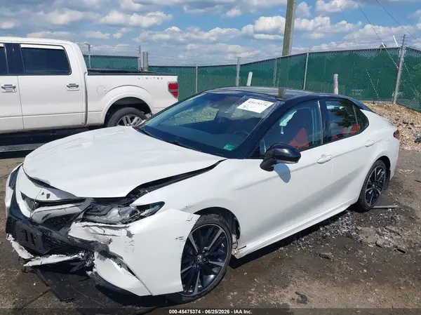 4T1B61HK1JU145380 2018 TOYOTA CAMRY - Image 2