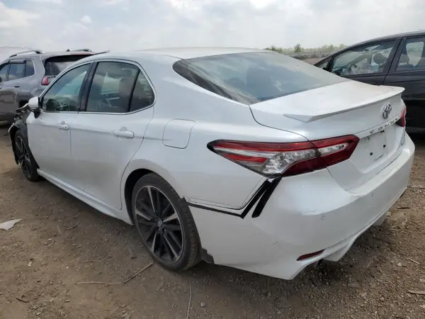 4T1B61HK1JU148621 2018 TOYOTA CAMRY - Image 2