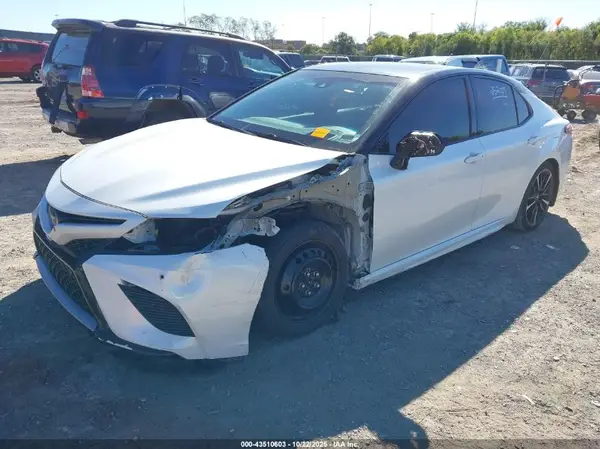 4T1B61HK1JU149574 2018 TOYOTA CAMRY - Image 2