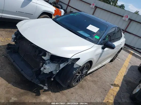 4T1B61HK1JU157321 2018 TOYOTA CAMRY - Image 2